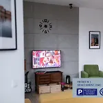 Premium Apartment With Free Private Parking