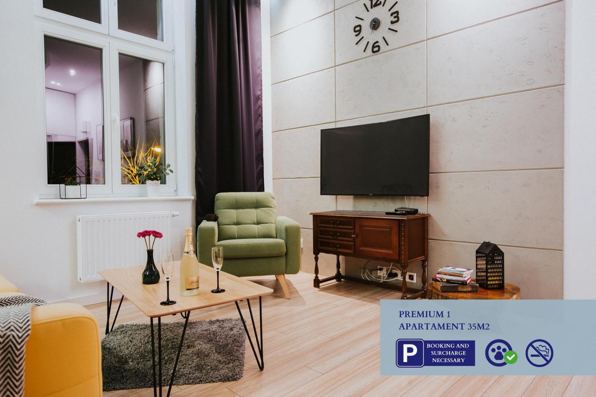 Premium With Free Private Parking Apartment *